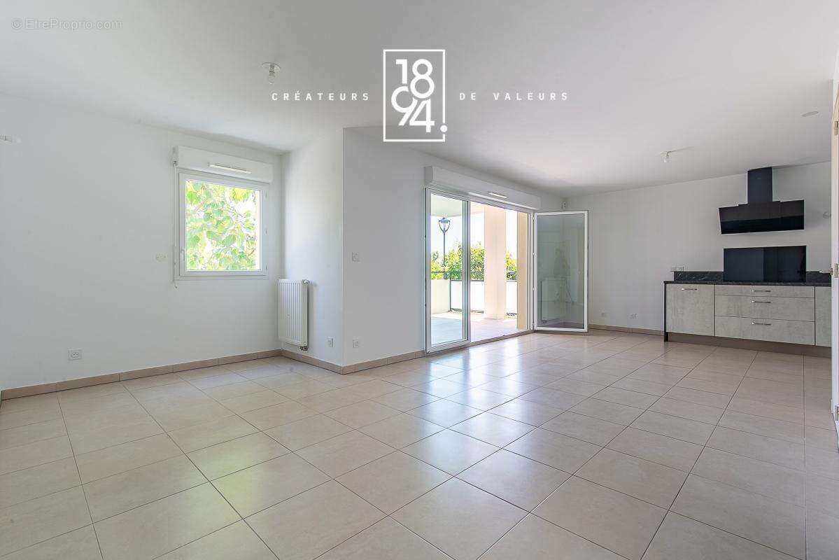 Appartement à LE PUY-SAINTE-REPARADE
