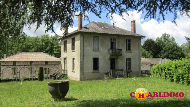 Maison à SAINT-LAURENT-SUR-GORRE