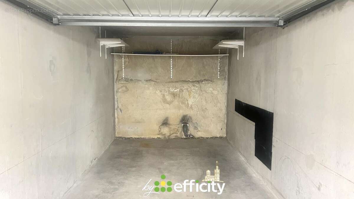 Parking à MARSEILLE-8E