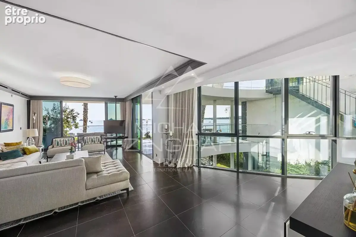 Cannes Palm Beach — Exceptionnel triplex de 462m2 en front de mer avec terrasses et jardin - photo 15