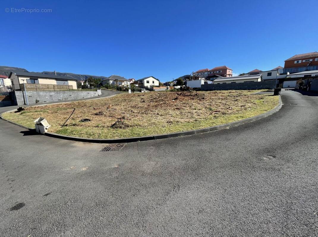 Terrain à SAINT-PIERRE