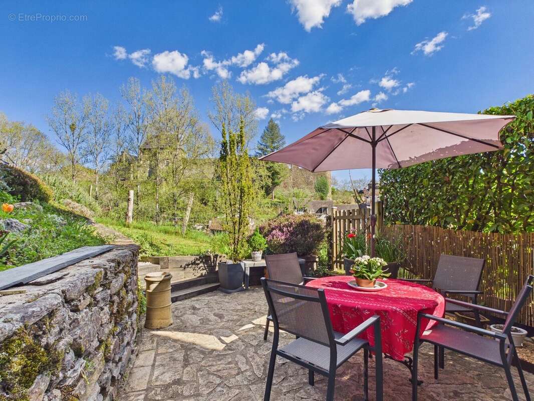 Maison à SEGUR-LE-CHATEAU