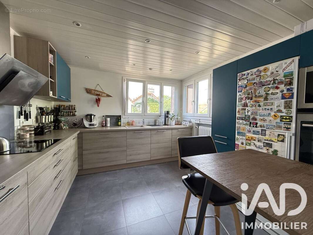 Maison 144 m² à Crecy-La-Chapelle  - photo 7