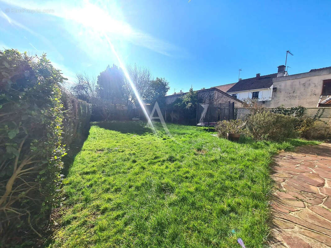 Maison à OZOIR-LA-FERRIERE