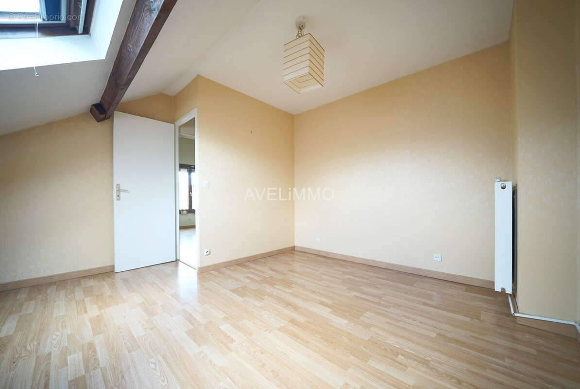 Maison ancienne avec dépendance - photo 9