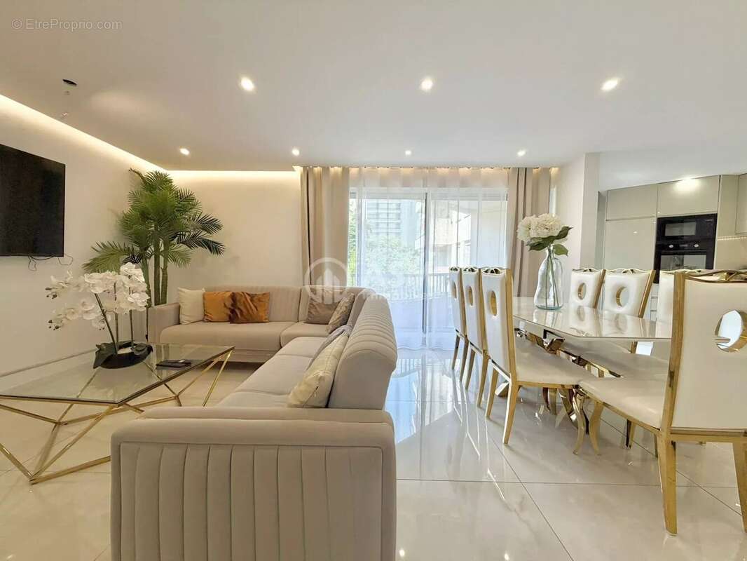 Appartement à COURBEVOIE