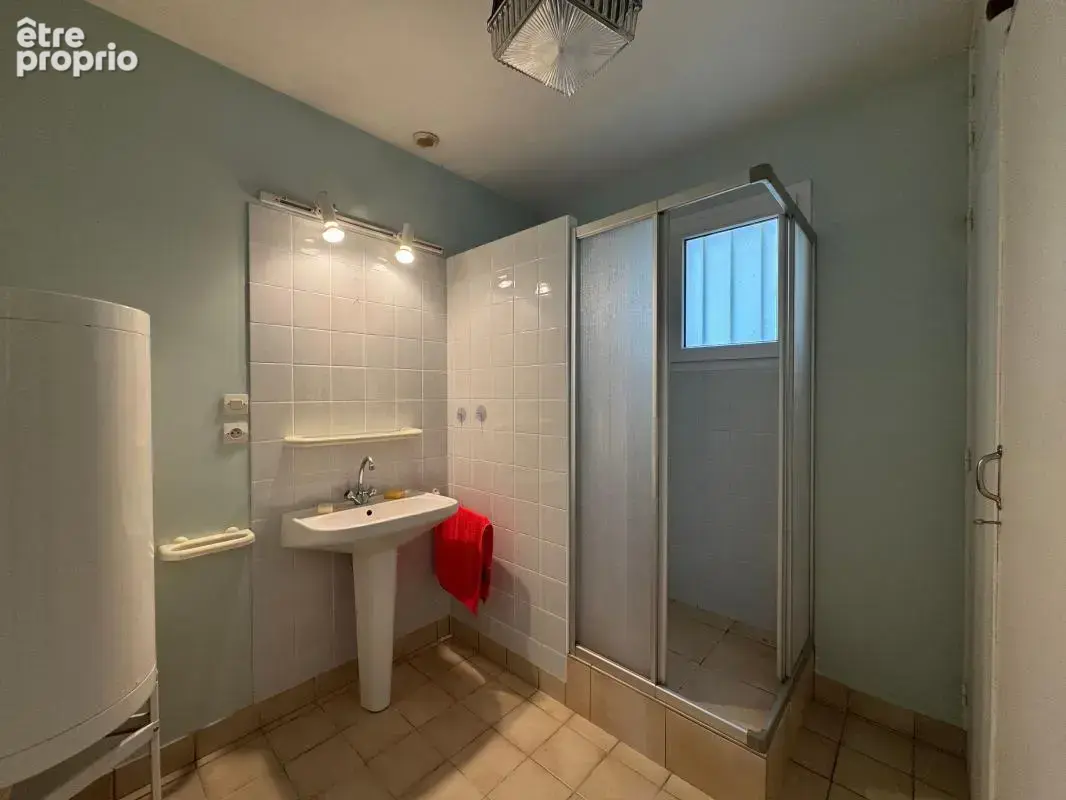 ARZON – Maison avec véranda, jardin arboré et beau potentiel de rénovation - photo 8