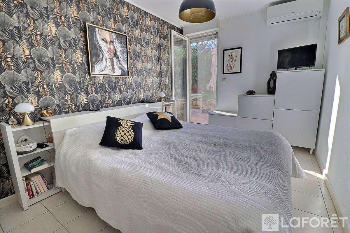 Appartement Hyères 3 pièces, jardin privatif 186 m², garage, stationnement - photo 6
