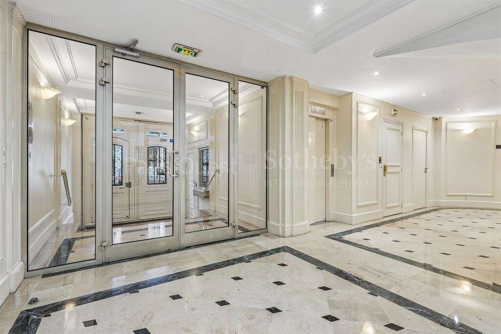 Appartement à PARIS-17E