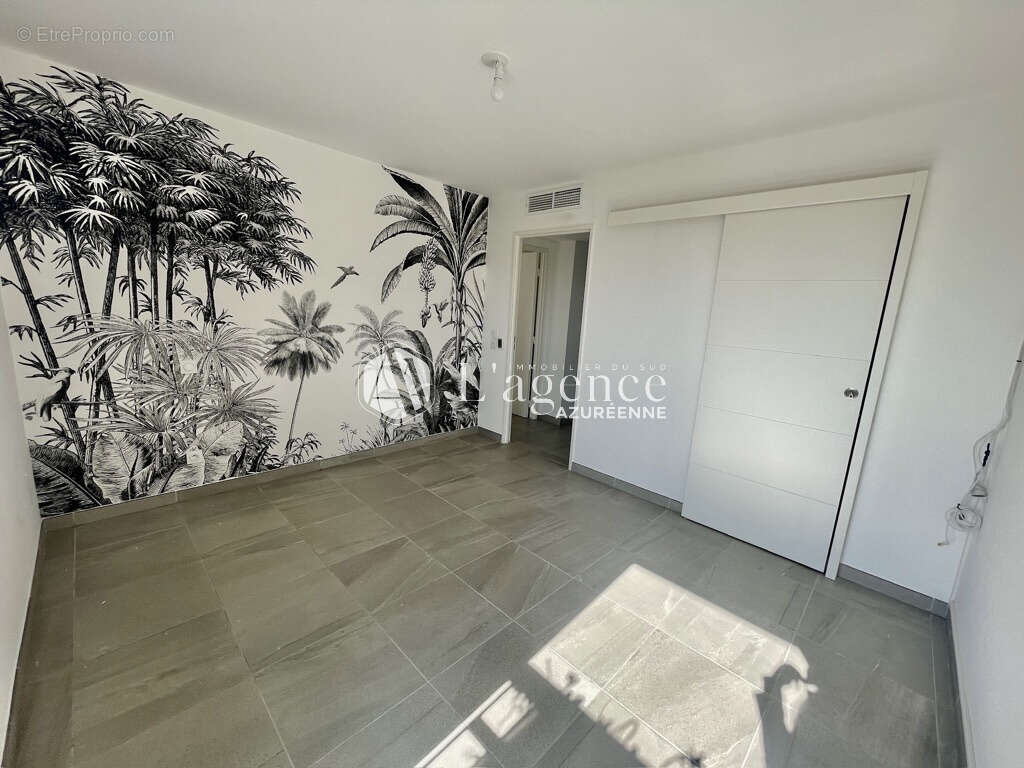 Appartement à SAINT-LAURENT-DU-VAR
