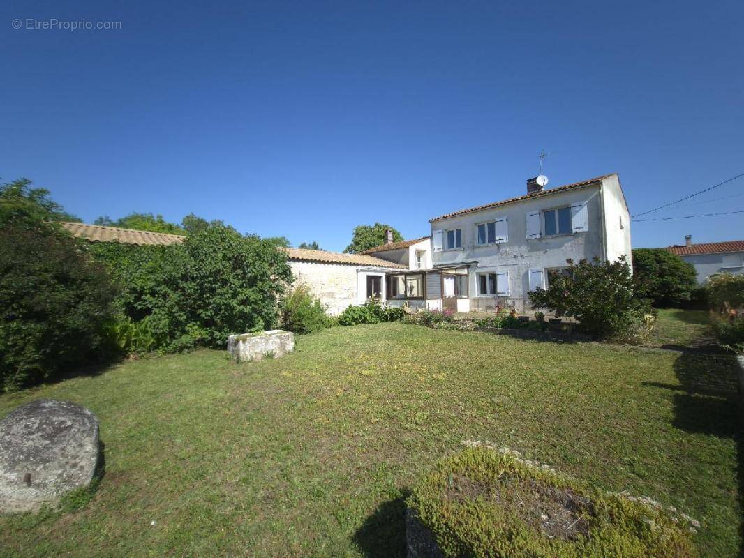 Maison à SAINT-MEDARD-D'AUNIS