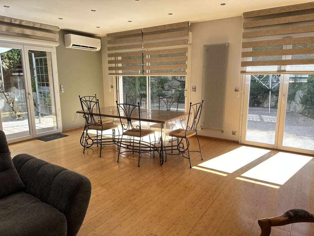 Saint-Etienne maison d'environ 125 m2 avec garage 259.000€ - photo 8