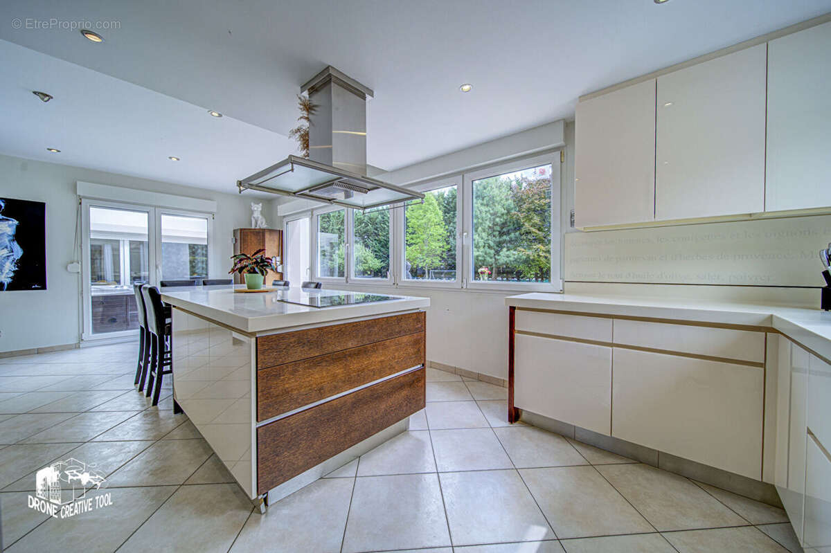 Maison à COIN-LES-CUVRY