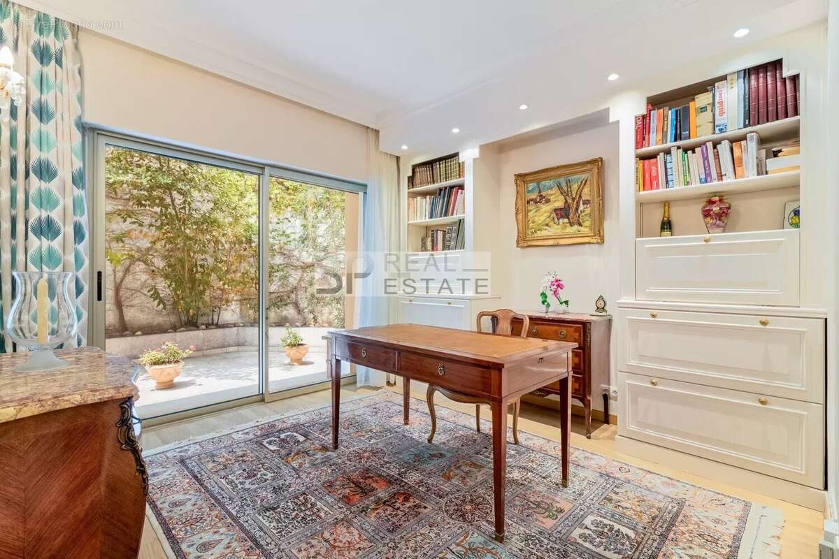 Appartement à VALLAURIS