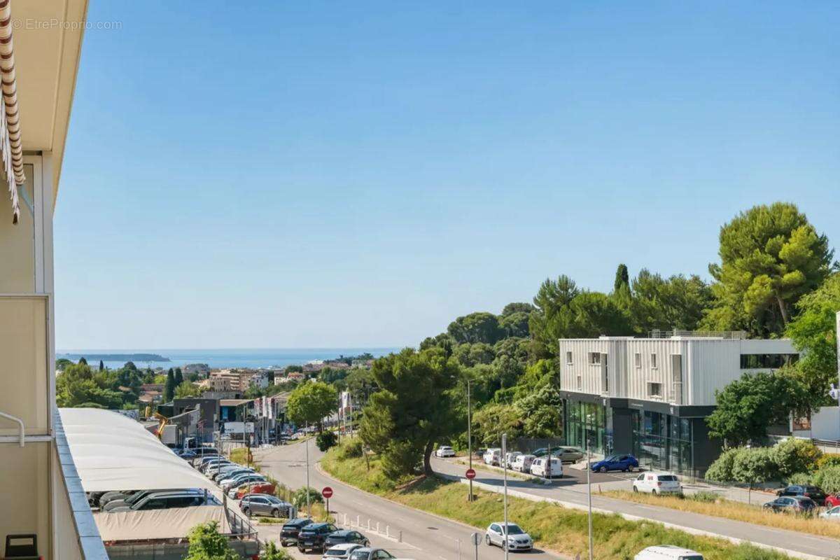 Appartement 3 pièces de 70 m² -  Le Cannet - photo 2