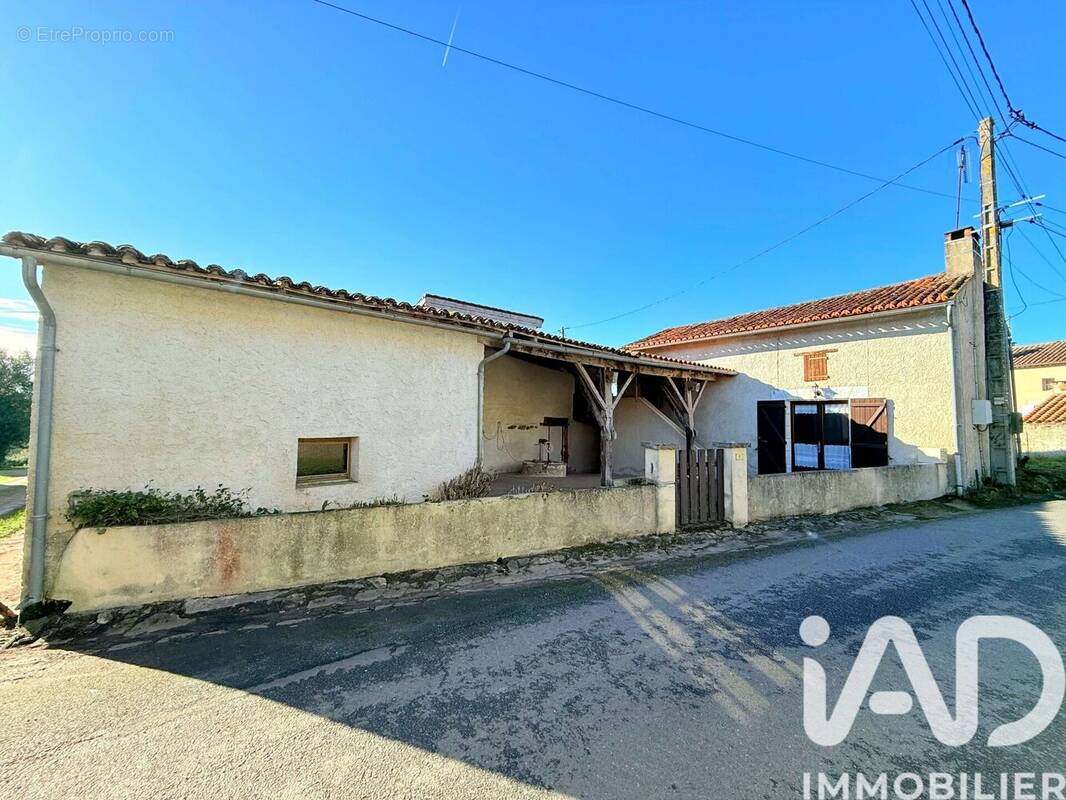 Photo 1 - Maison à AVAILLES-LIMOUZINE
