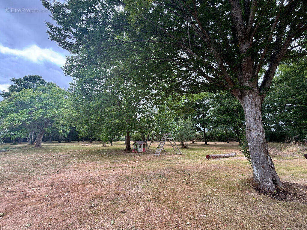 Maison à SASSIERGES-SAINT-GERMAIN