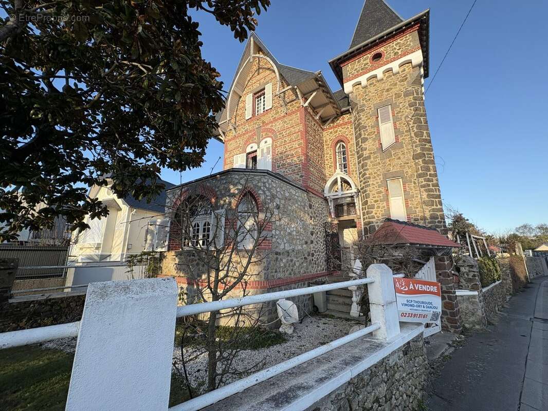 Maison à DONVILLE-LES-BAINS