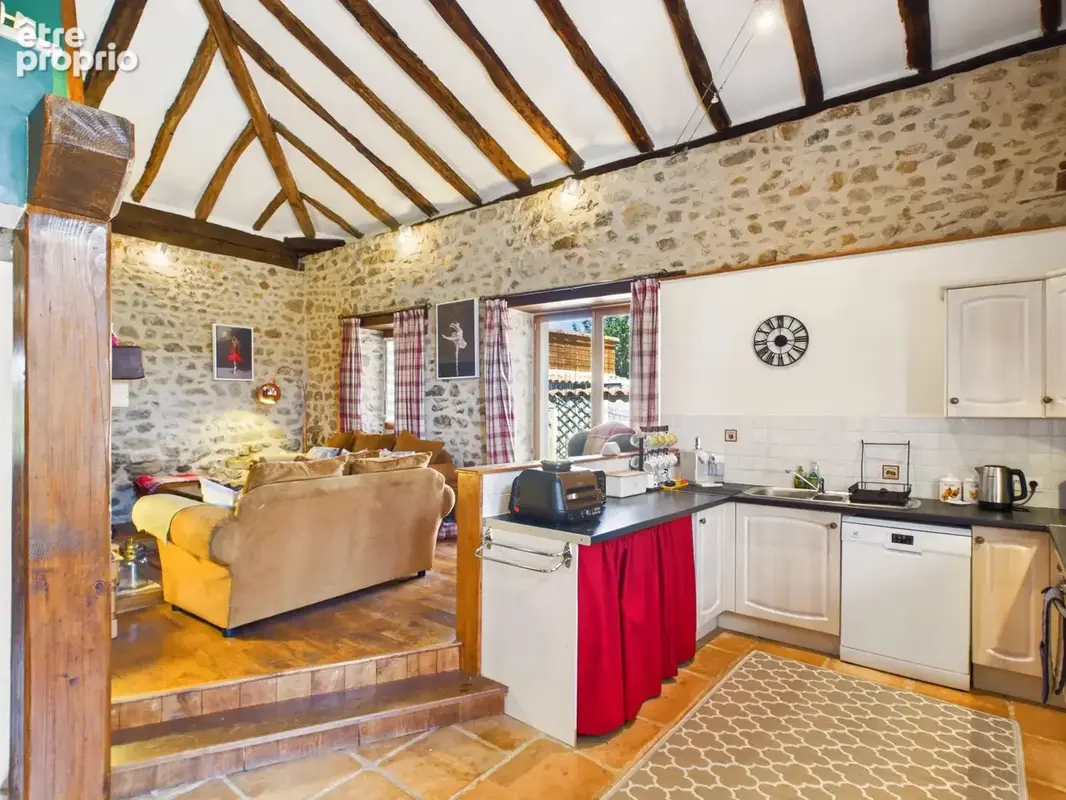 Charmante propriété avec deux maisons, grange et piscine chauffée - photo 15