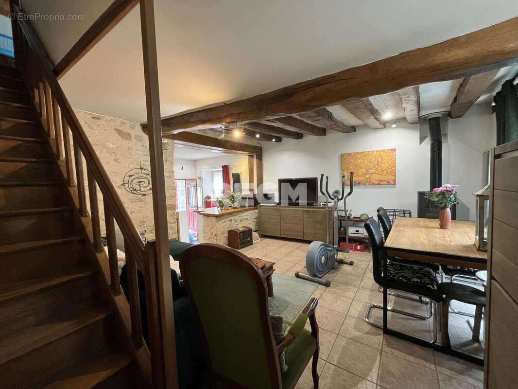 Maison à LA CHAPELLE-LA-REINE