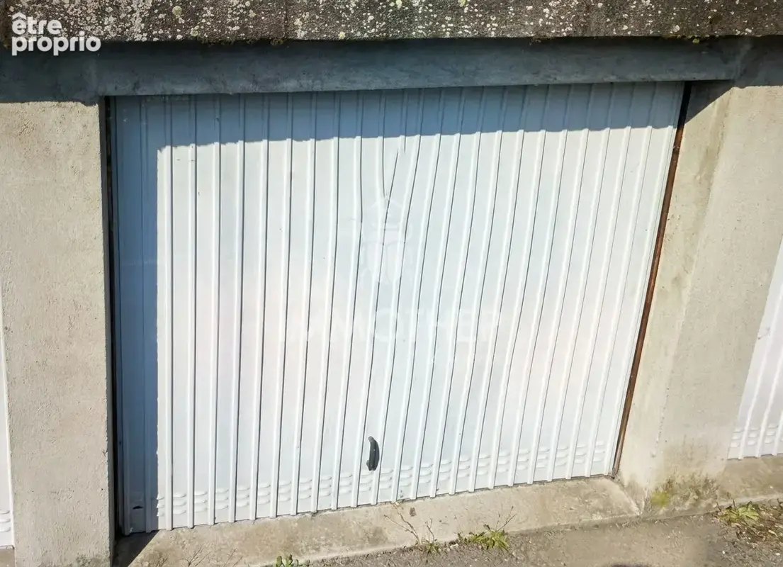 Parking à LA TRONCHE