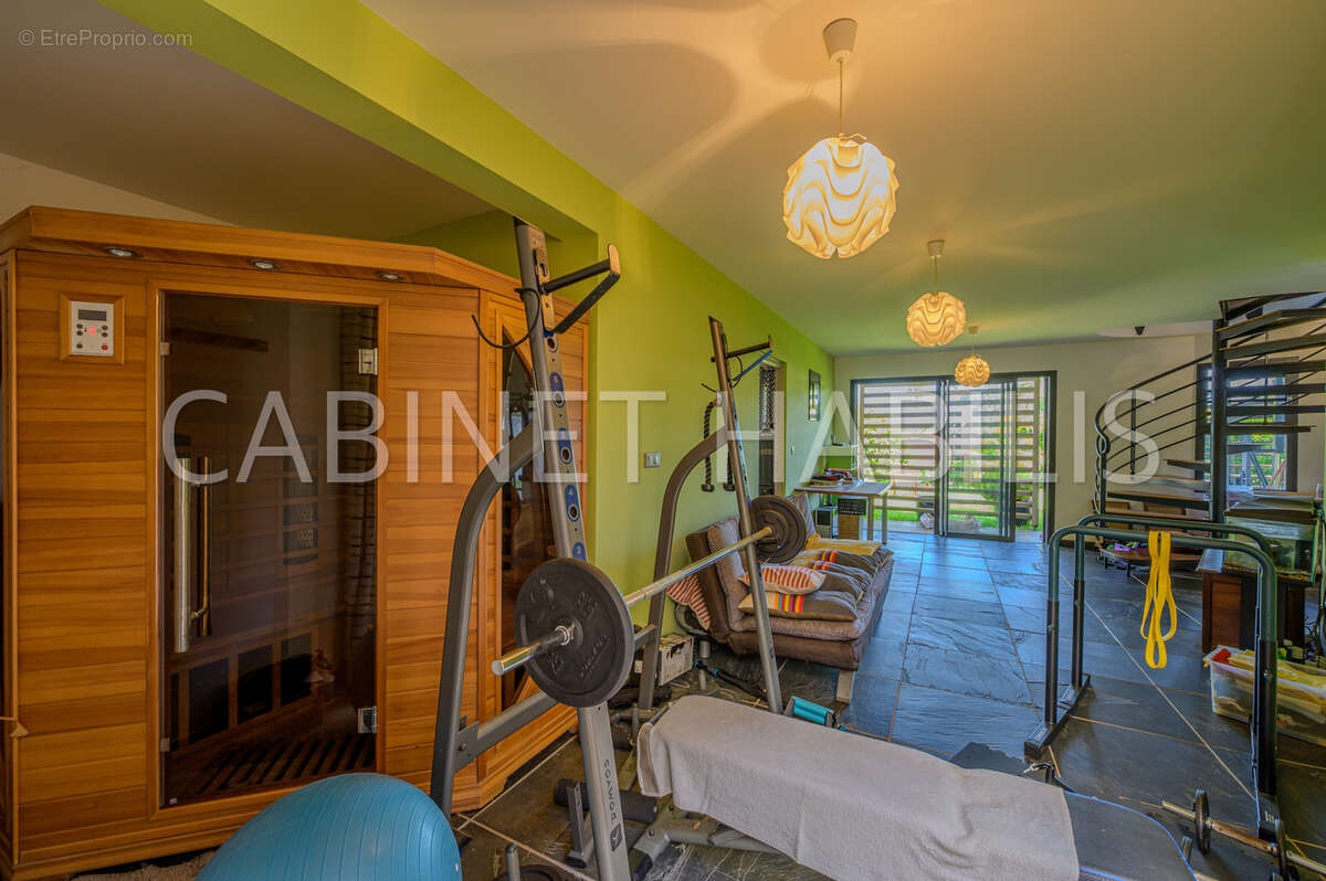 A vendre - villa de t6  de 248 m2 environ - le tampon - 728 000 € - photo 11