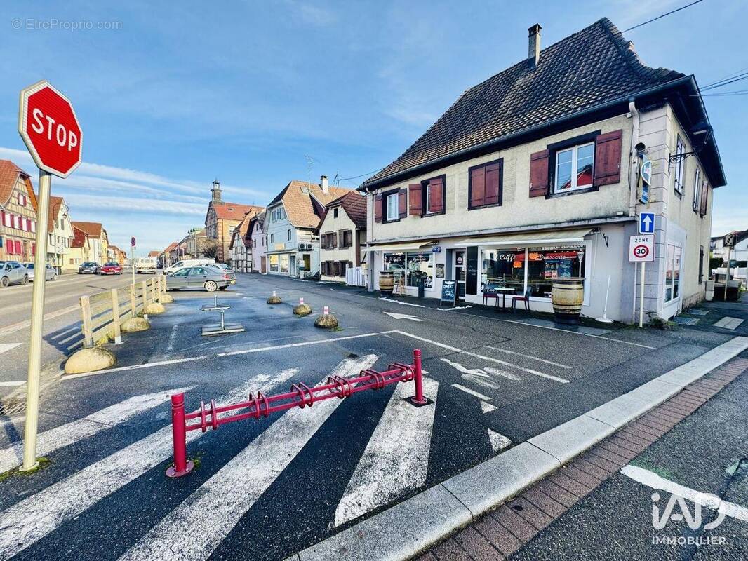 Photo 1 - Commerce à DANNEMARIE