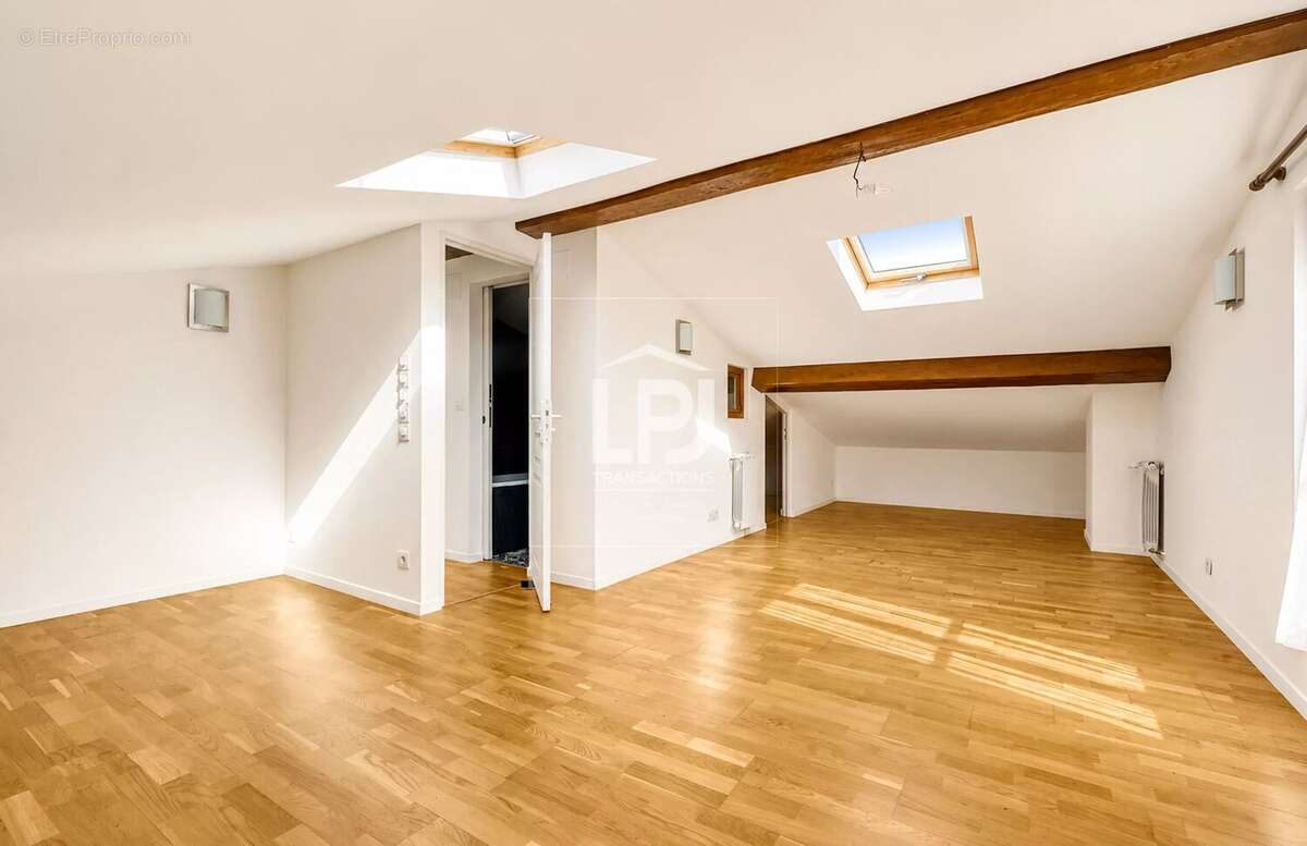 Bel appartement traversant T3 de 90 m² – Duplex, dernier étage – Petite copropriété, calme, quartier Marengo / La Colonne - photo 12