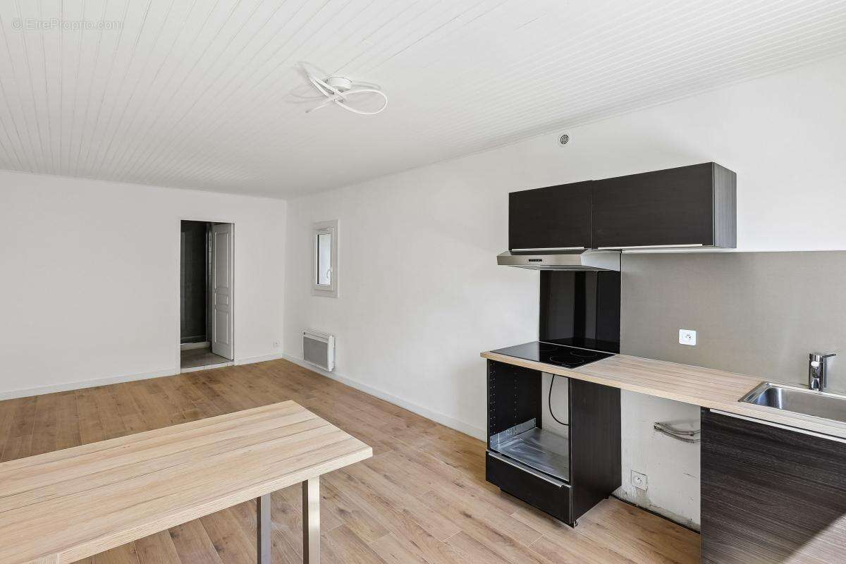 Appartement à LA FARE-LES-OLIVIERS