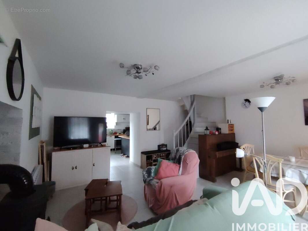 Photo 2 - Maison à NEUFCHATEL-EN-SAOSNOIS