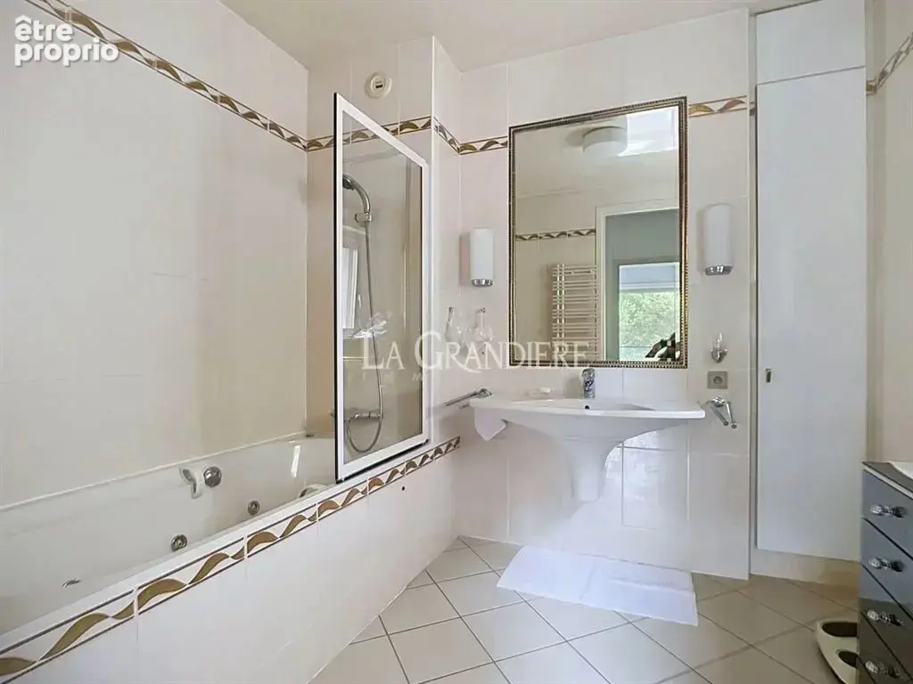 Neuilly-sur-Seine - Saussaye - 3ème étage - 4 pièces - 2 chambre - photo 11