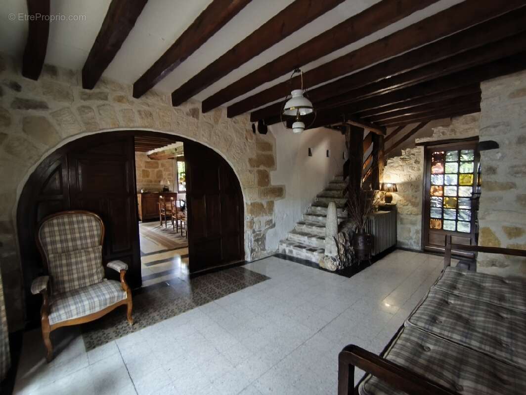 Maison à VALLANGOUJARD