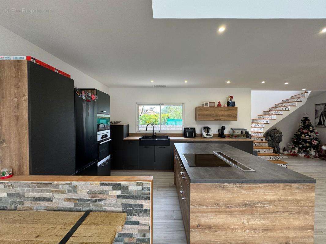 Villa avec piscine et garage - PINET - photo 17