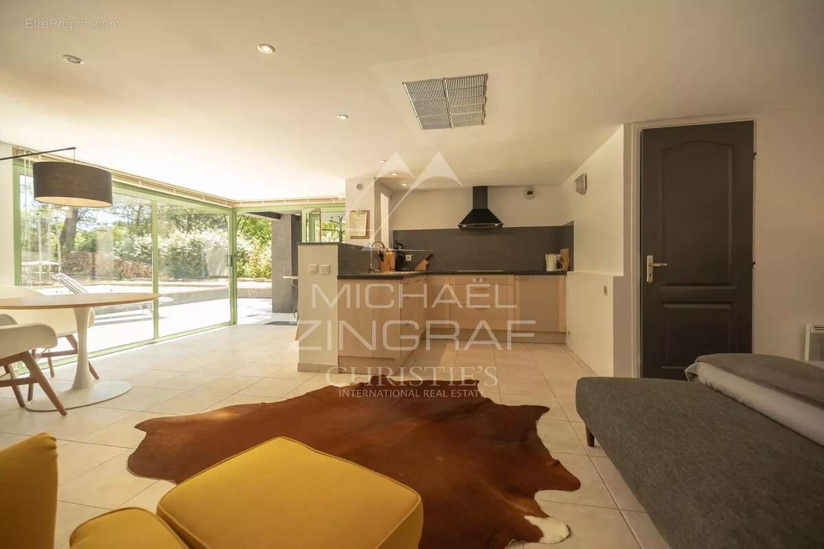 Maison à LA TOUR-D&#039;AIGUES