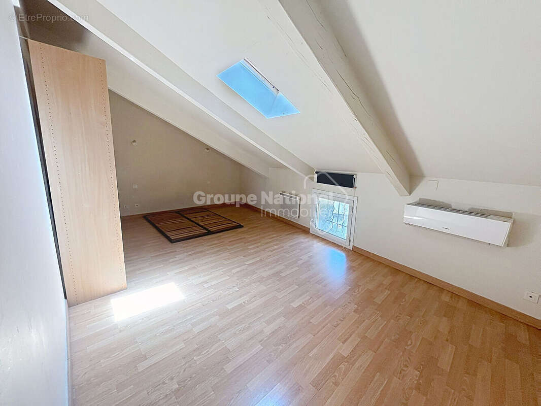 Appartement à SAINTE-CECILE-LES-VIGNES