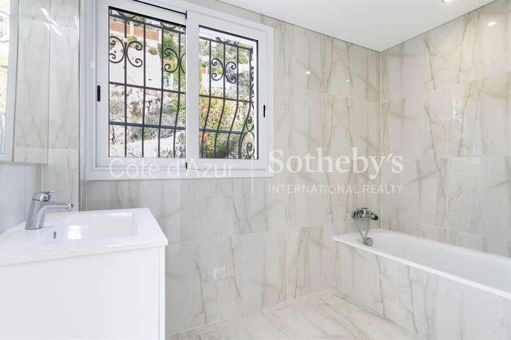 Appartement à LA TURBIE