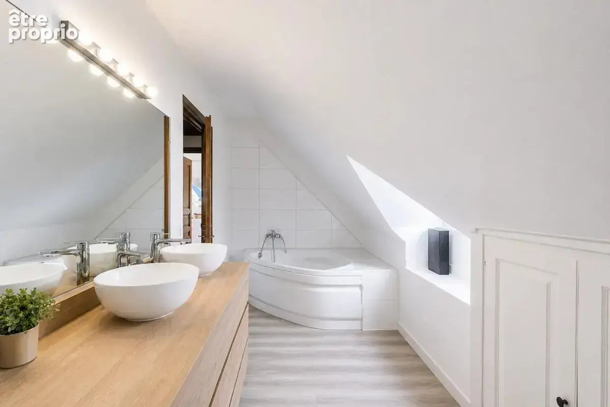 Maison de 7 pièces de 175 m² à Fontaine-la-Gaillarde - photo 14