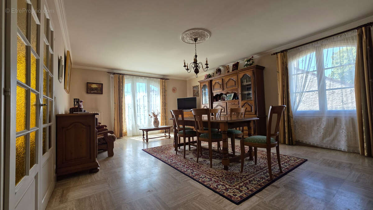 Maison à LENCLOITRE