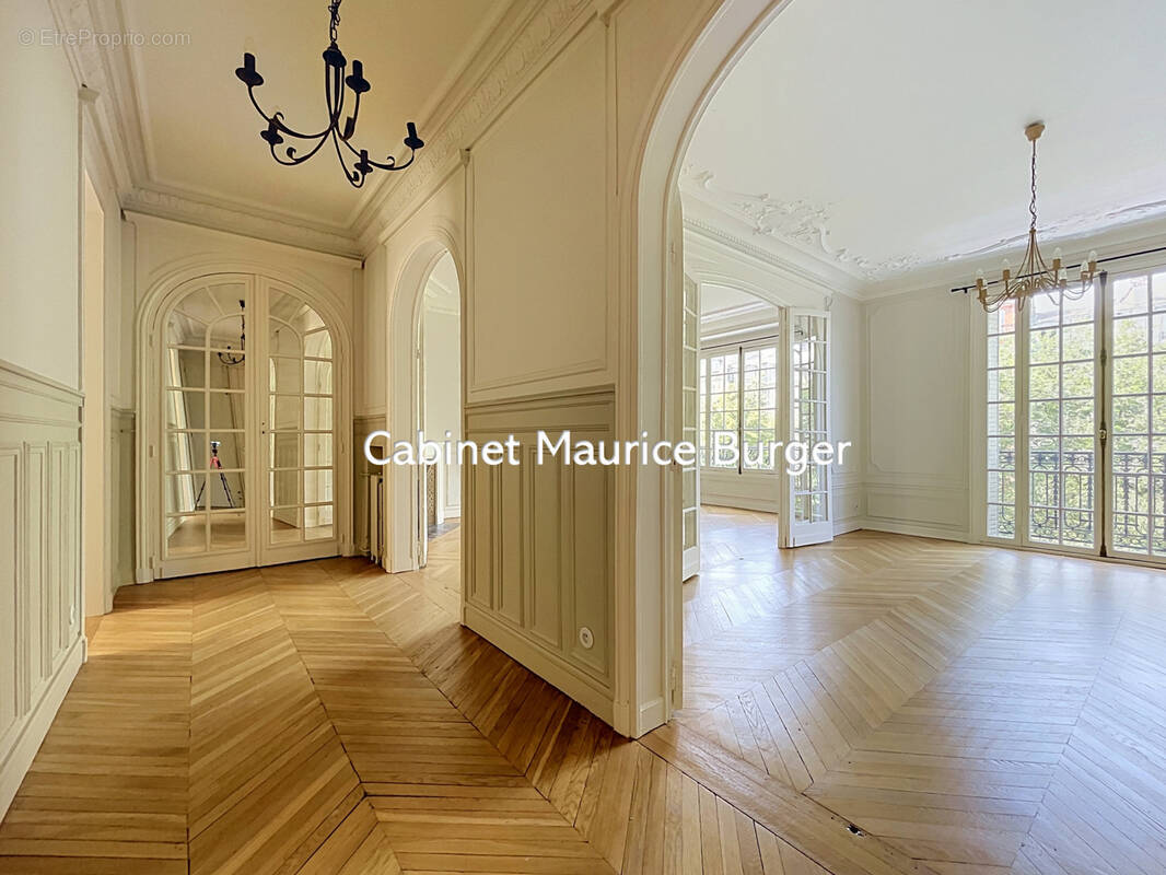 Appartement à PARIS-8E