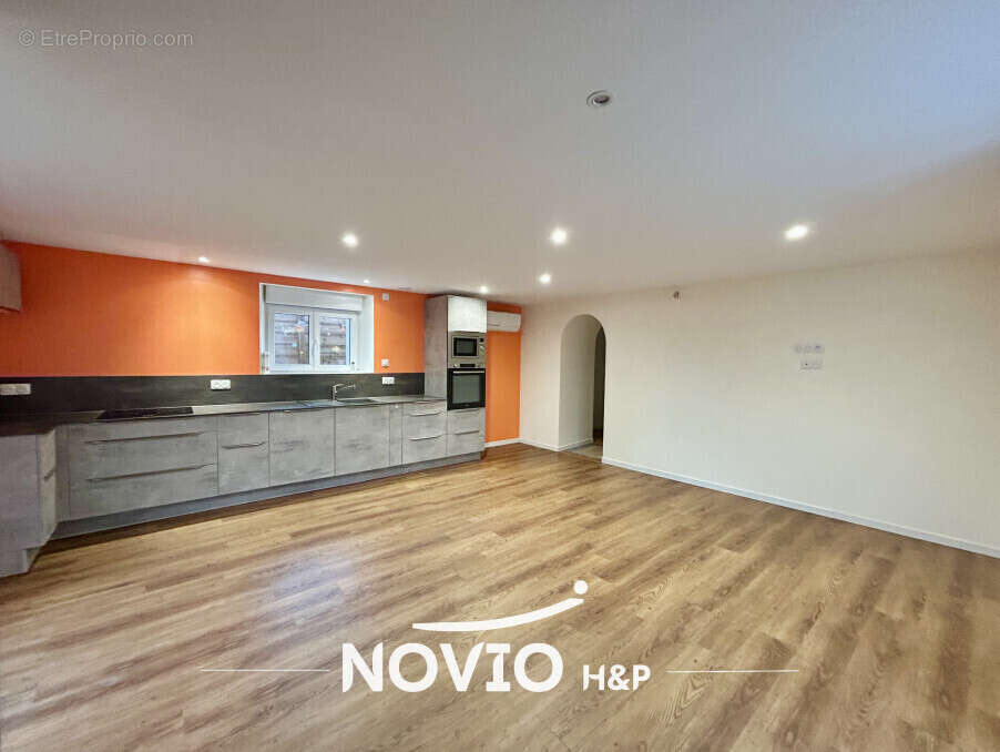 Maison à LENCLOITRE