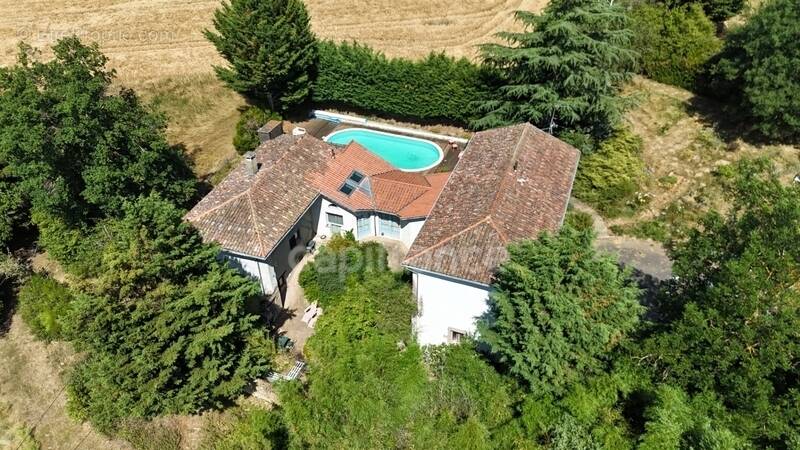Maison à SAINT-CLEMENT-LES-PLACES