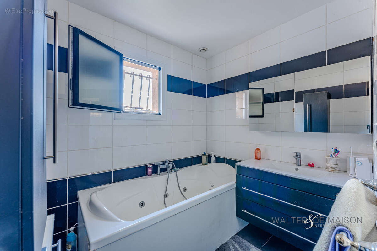 Maison à SAINT-JEAN-D&#039;ILLAC