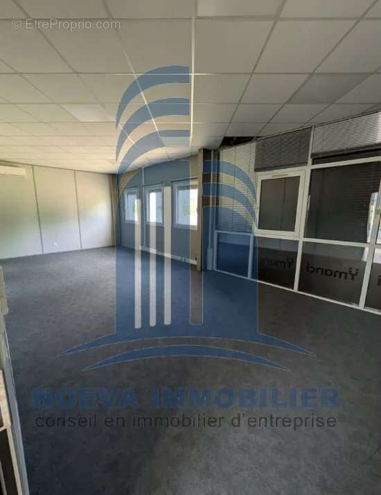 Bureaux indépendants de plain-pied - Environ 633 m² sur un terrain d'environ 4 500 m²  à Gondreville (54840) - photo 4