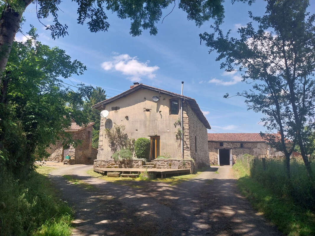 Maison à CHERVES-CHATELARS