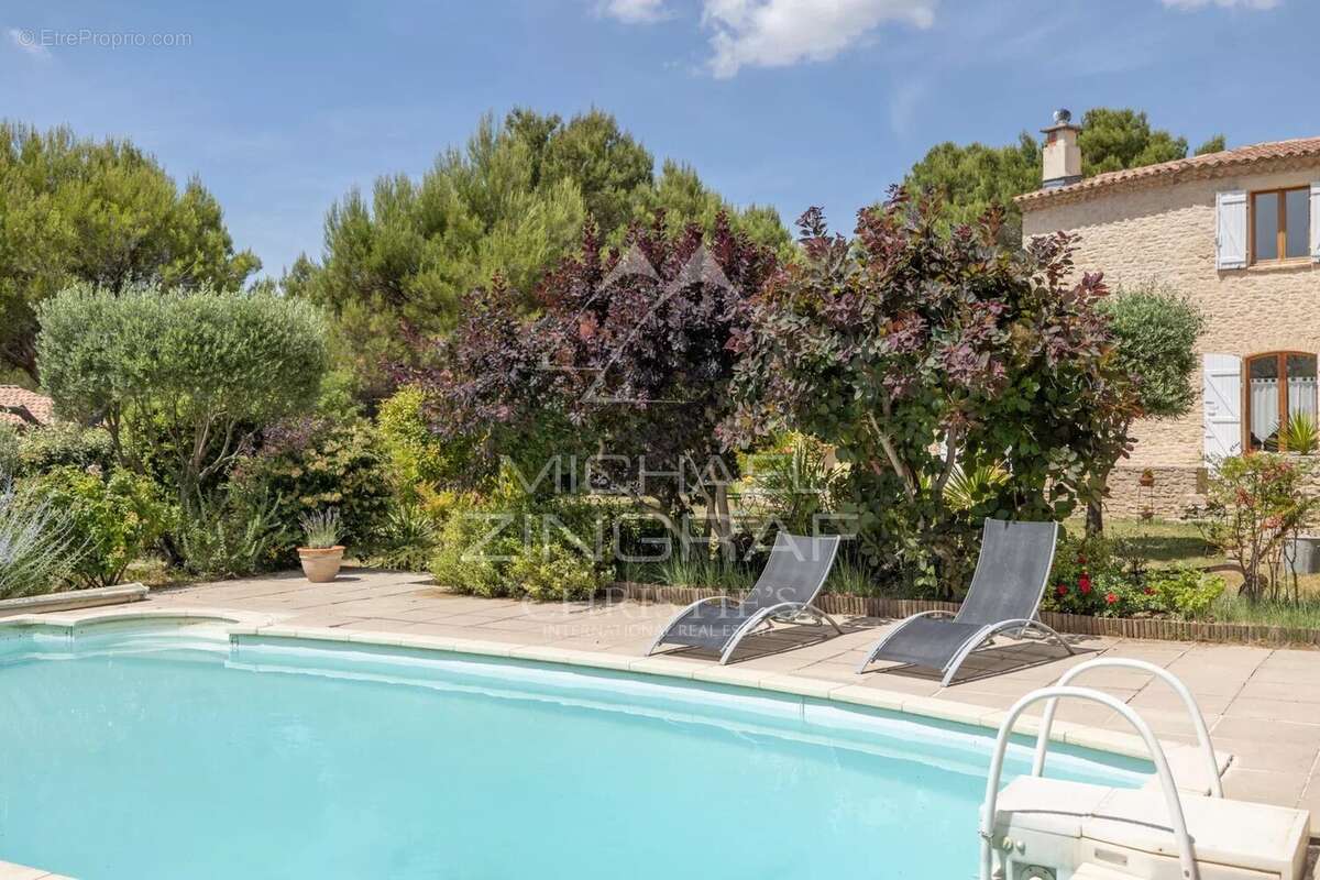 Exclusivité - Charmante maison provençale en pierre avec piscine au cœur du Luberon - photo 2