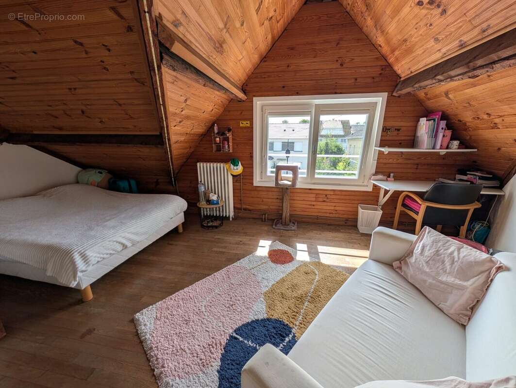 Maison à LES CLAYES-SOUS-BOIS