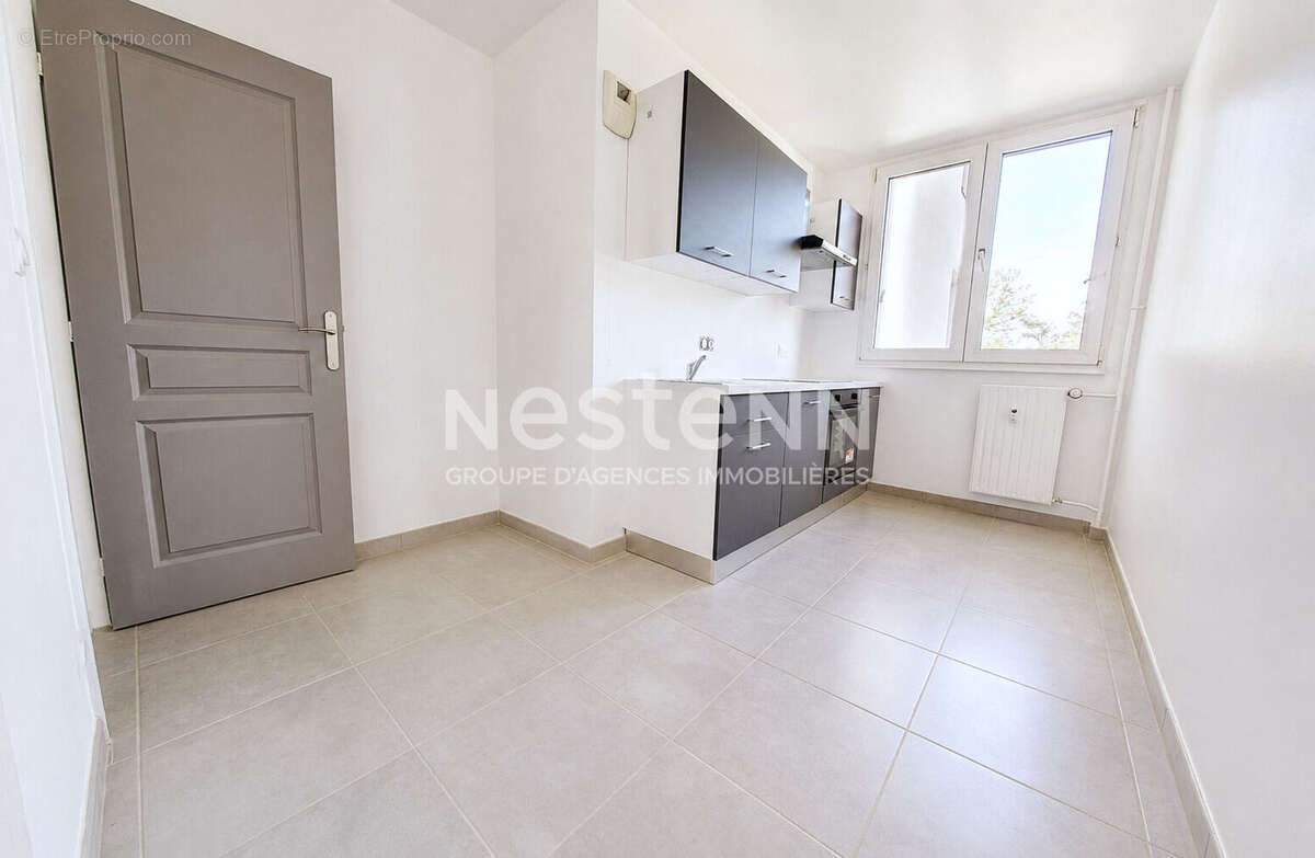 Appartement 4 pièces avec 3 chambres, 2 balcons, parking et ascenseur - photo 4
