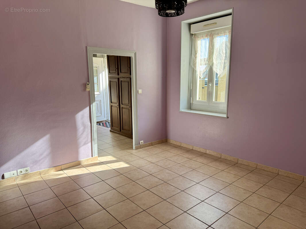 Maison à OBJAT