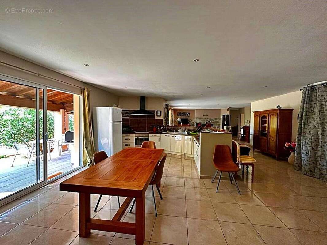 Maison 176 m² à Pierrerue  - photo 3