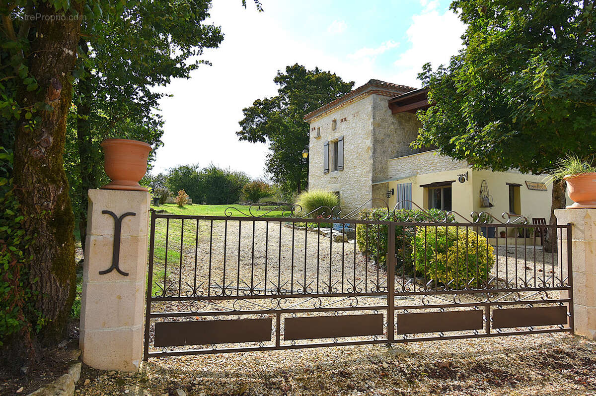 Très belle maison rénovée sur 8h avec terrain de loisir. - photo 31